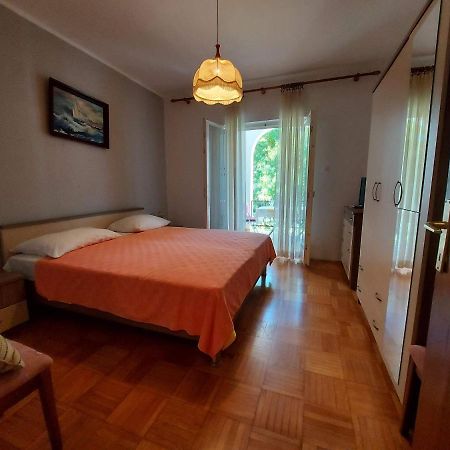 Apartments Fam Tomasic Baška Eksteriør bilde