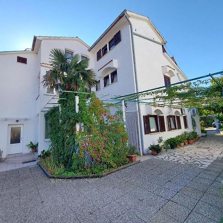 Apartments Fam Tomasic Baška Eksteriør bilde