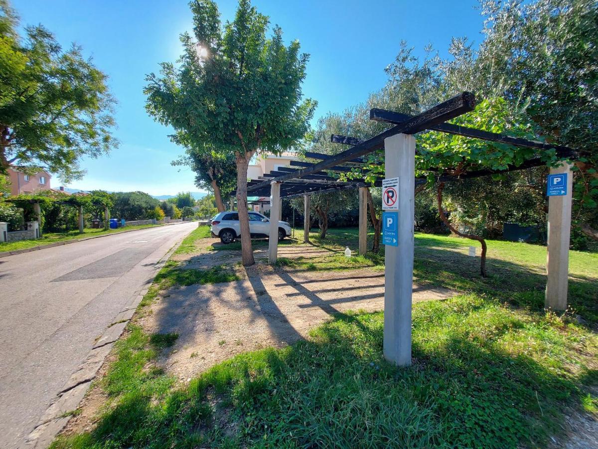 Apartments Fam Tomasic Baška Eksteriør bilde