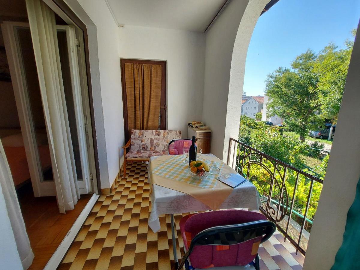 Apartments Fam Tomasic Baška Eksteriør bilde
