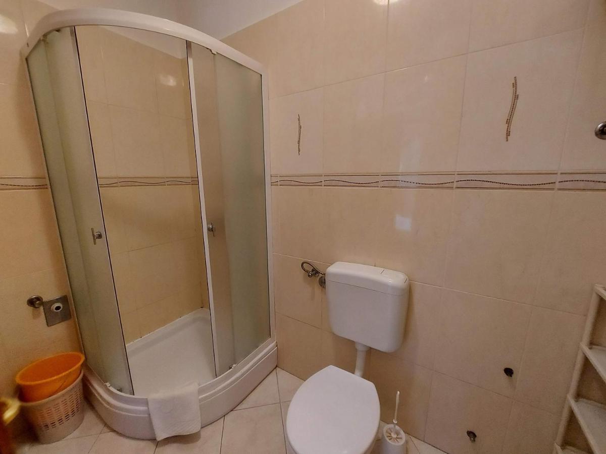Apartments Fam Tomasic Baška Eksteriør bilde
