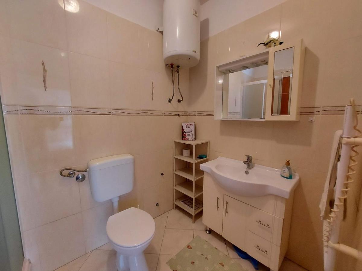 Apartments Fam Tomasic Baška Rom bilde