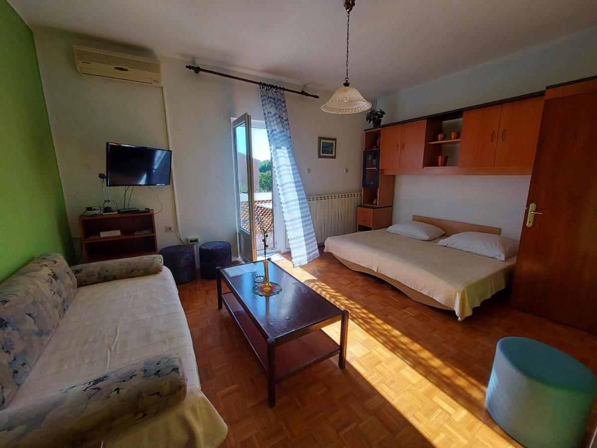Apartments Fam Tomasic Baška Rom bilde