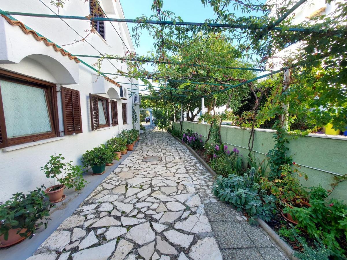 Apartments Fam Tomasic Baška Eksteriør bilde