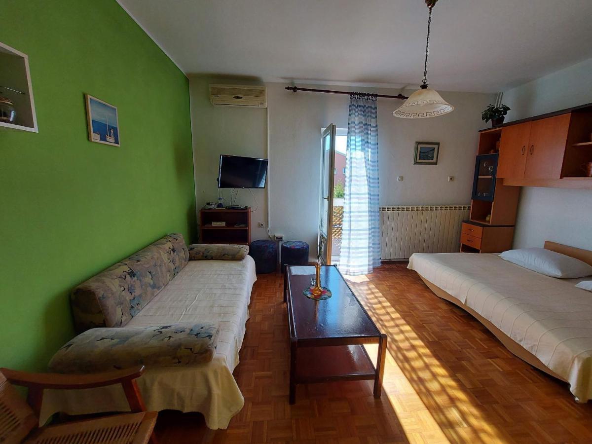 Apartments Fam Tomasic Baška Eksteriør bilde